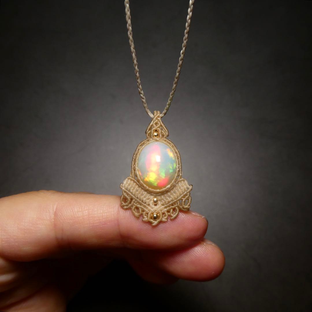 宝石質オパールのマクラメネックレス