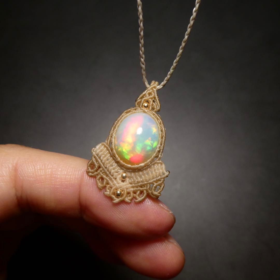 宝石質オパールのマクラメネックレス