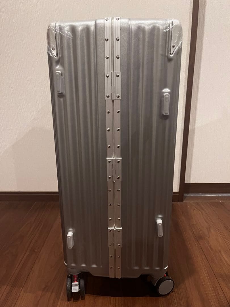 新品未使用！シルバーアルミニウムキャリーケース 100L TSAロック搭載