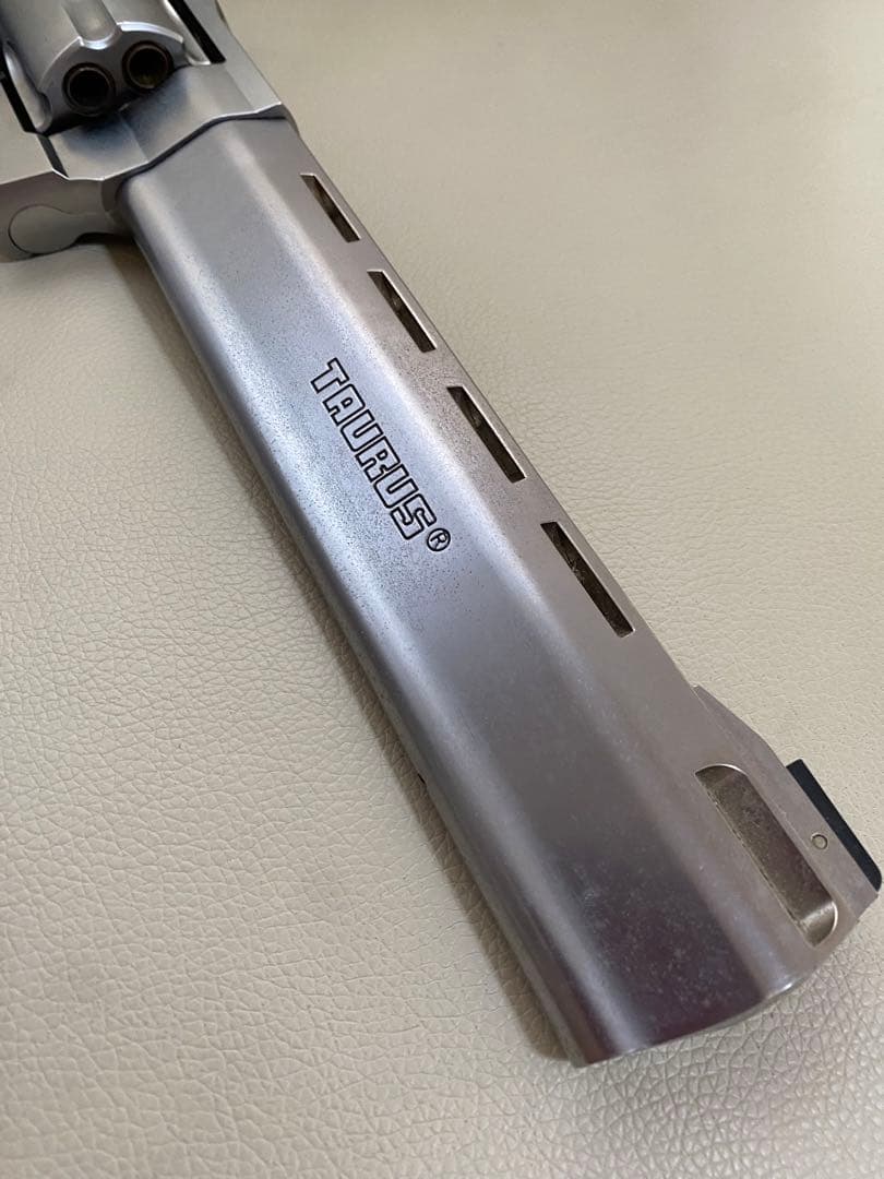 希少品　ジャンク品TAURUS RAGING BULL 44マグナム