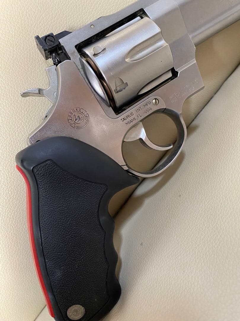 希少品　ジャンク品TAURUS RAGING BULL 44マグナム
