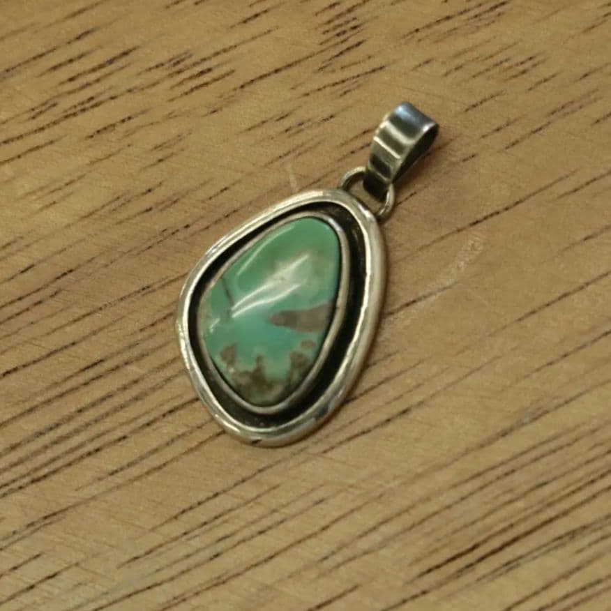 キングスマナッサターコイズペンダント　インディアンジュエリーテイストネックレス