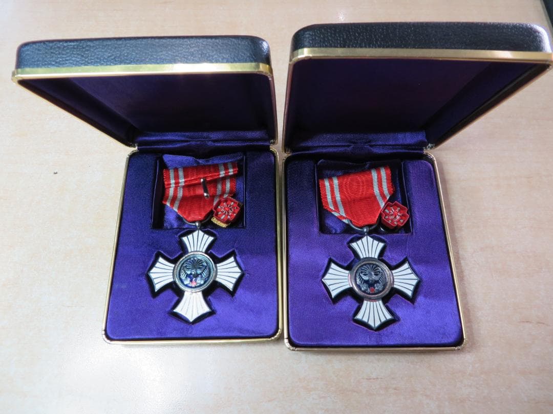 日本赤十字社　有功章勲章　明治21年　略綬ケース付き　2個セット