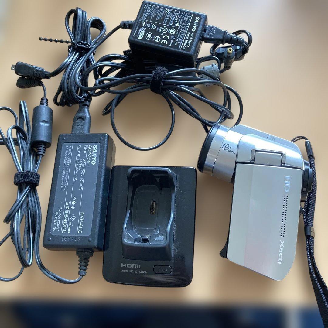 Xacti ビデオカメラ 10倍ズーム 本体　充電器付き