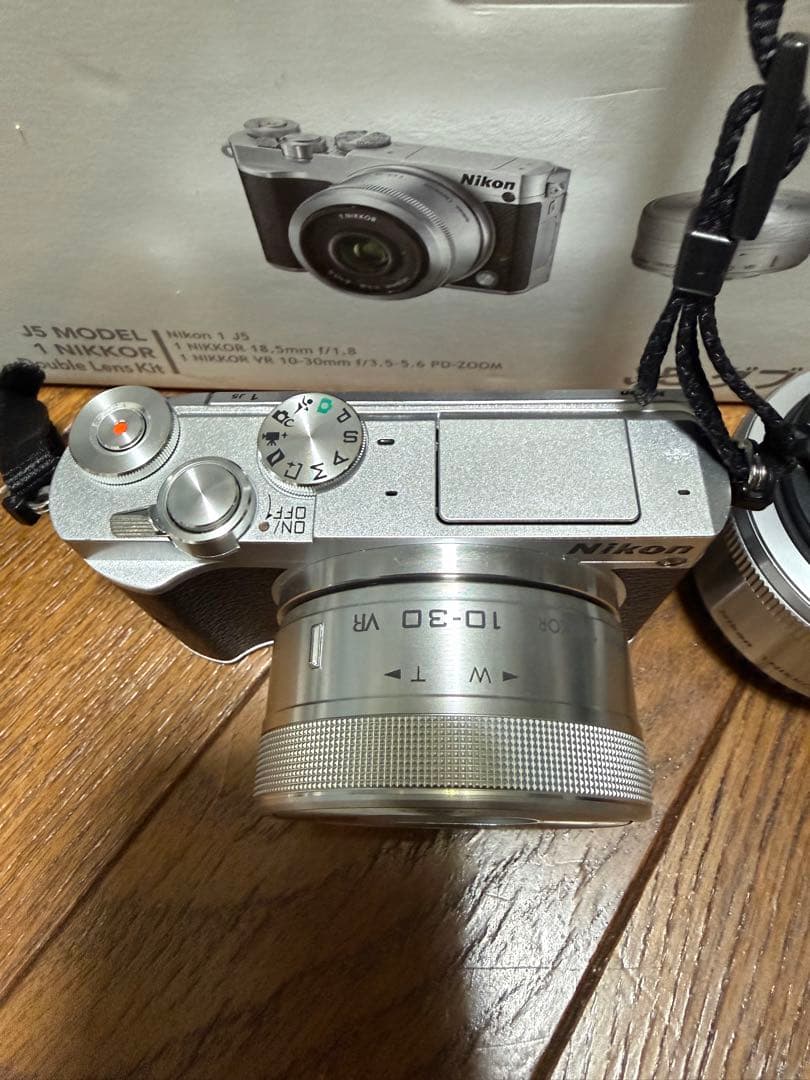 Nikon 1 J5 ダブルレンズキット シルバー