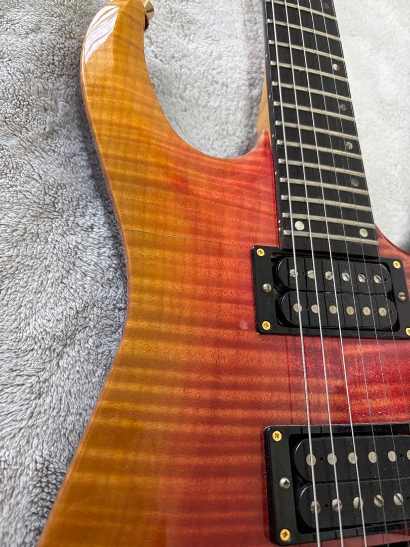 PARM BAY分厚いフレイムメイプルのギター