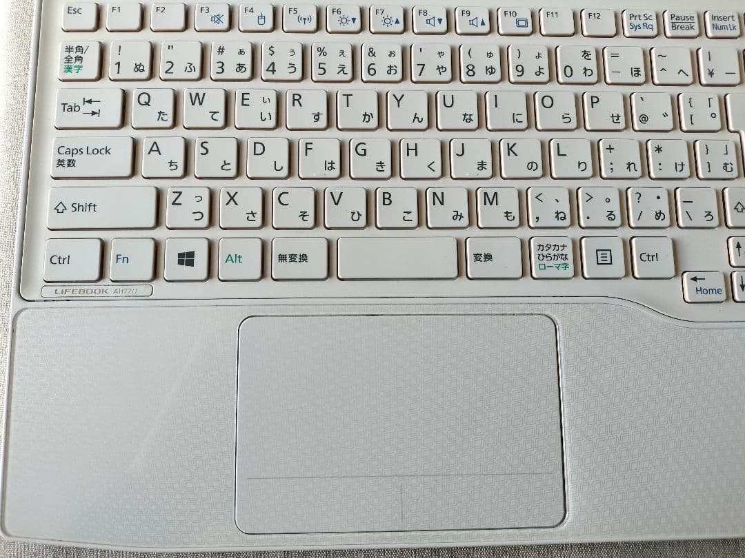 富士通 LIFEBOOK 15.6インチ ホワイトノートPC