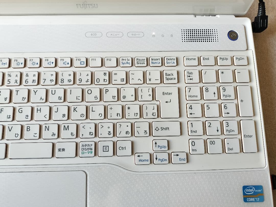 富士通 LIFEBOOK 15.6インチ ホワイトノートPC