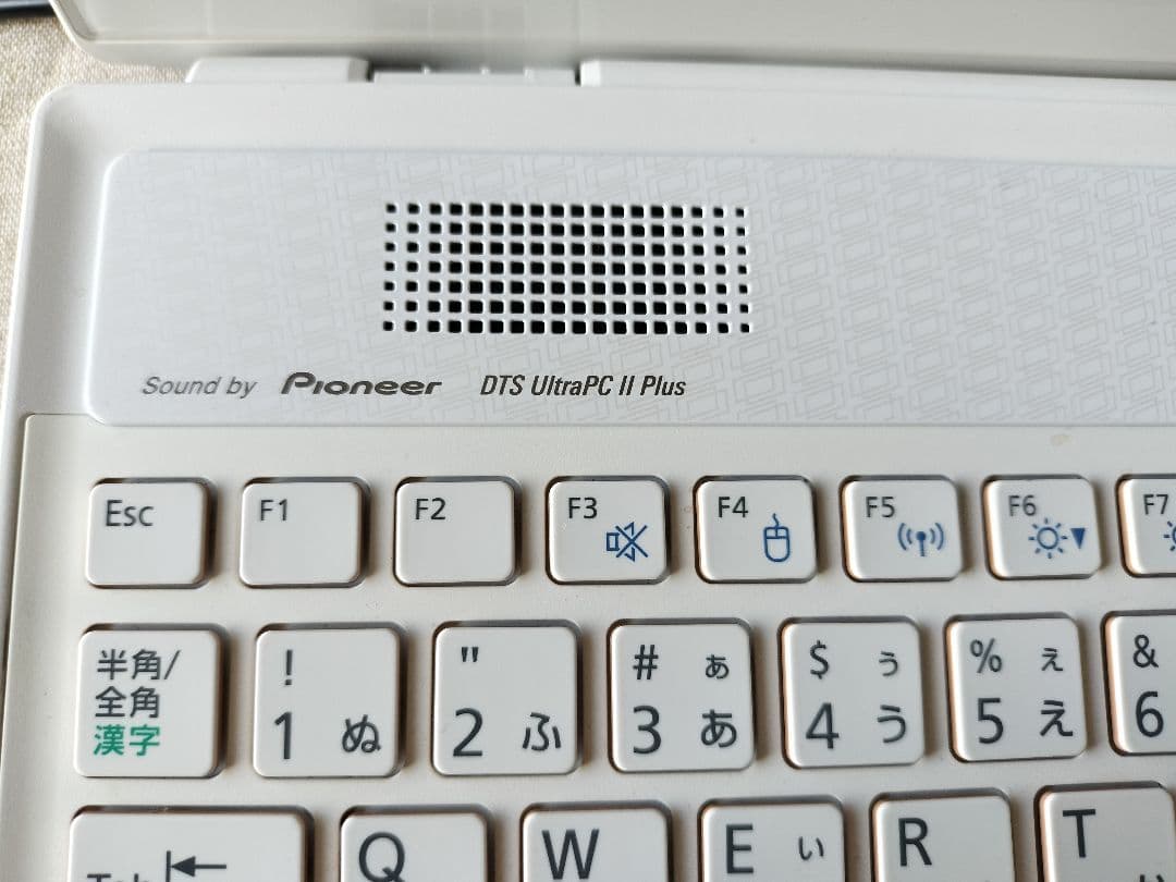 富士通 LIFEBOOK 15.6インチ ホワイトノートPC