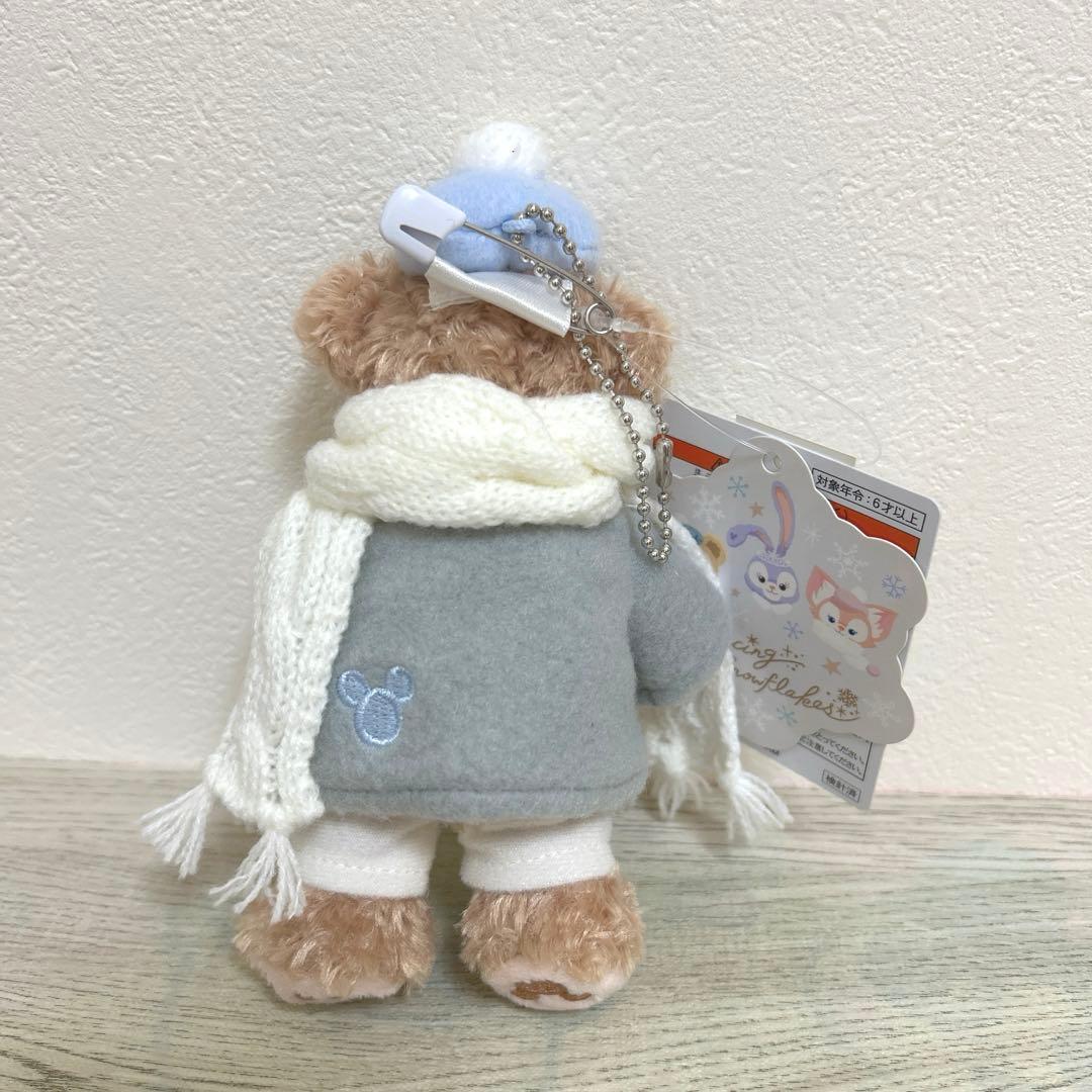 ディズニーダンシングスノーフレークスダッフィーぬいぐるみバッジ　新品