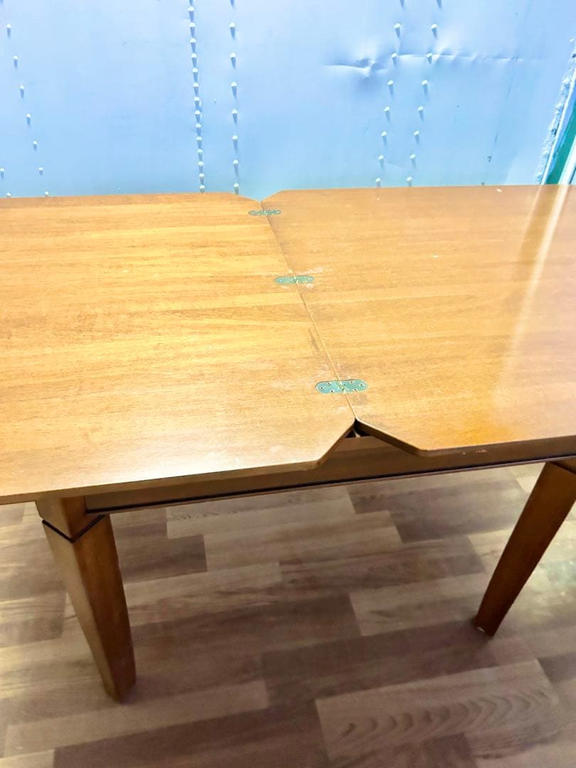 ゆーきりんダイニングテーブル　机　エレガント　ヨーロピアン　オシャレ