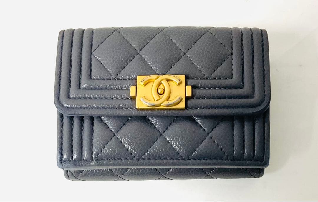 シャネル ボーイシャネル キャビアスキン コンパクトウォレット グレー