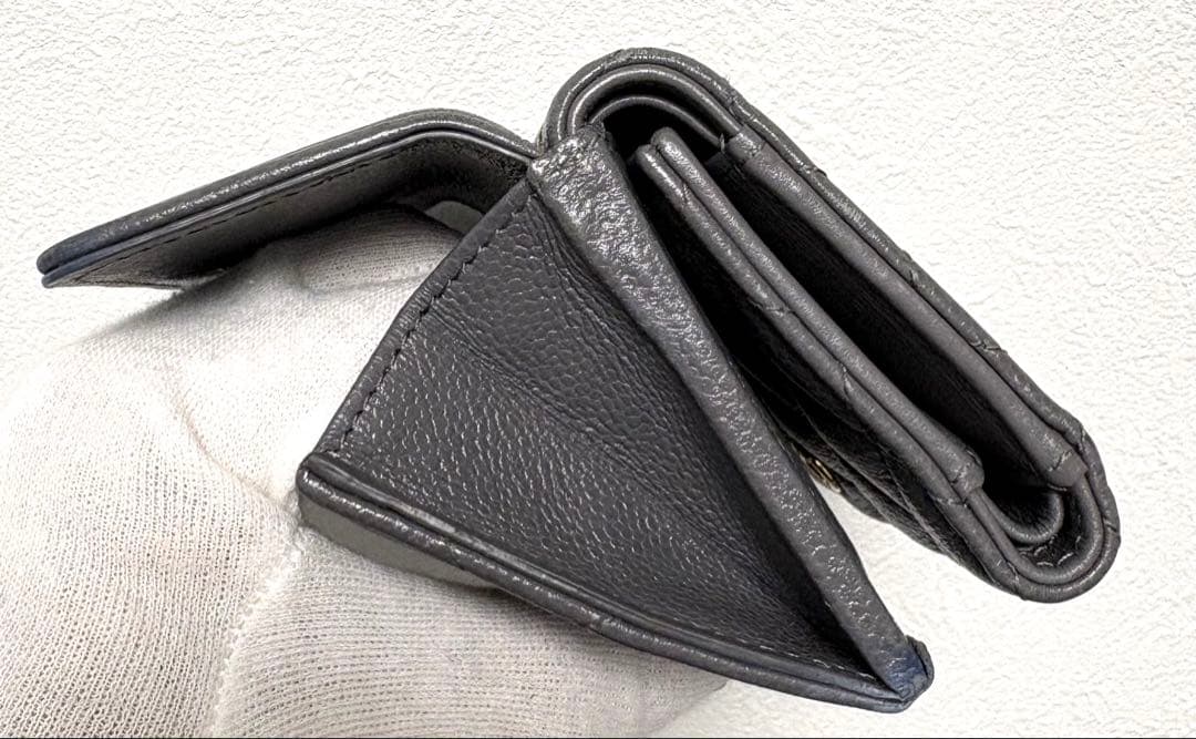 シャネル ボーイシャネル キャビアスキン コンパクトウォレット グレー