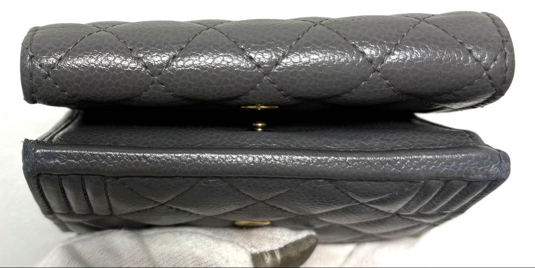 シャネル ボーイシャネル キャビアスキン コンパクトウォレット グレー