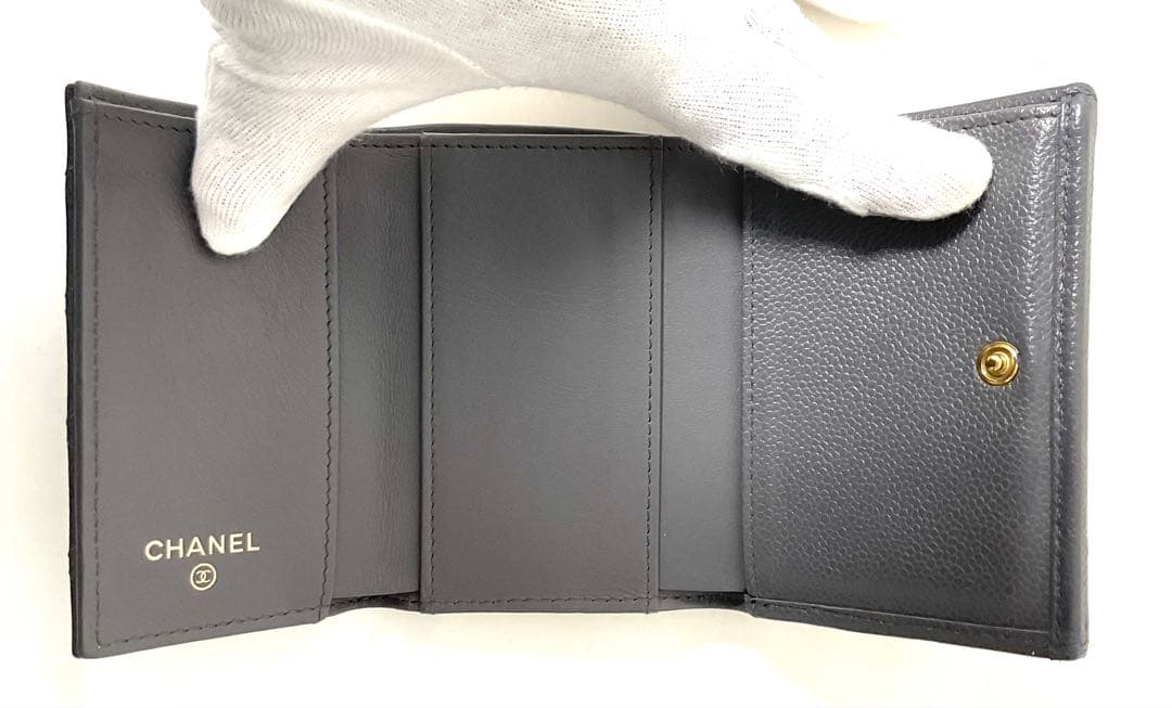 シャネル ボーイシャネル キャビアスキン コンパクトウォレット グレー