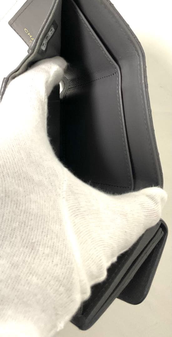 シャネル ボーイシャネル キャビアスキン コンパクトウォレット グレー