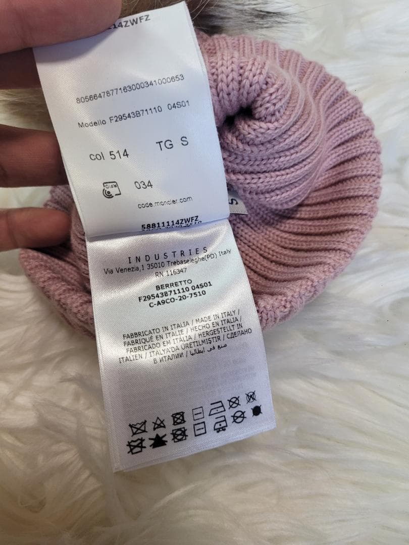MONCLER ピンクファー付きニット帽