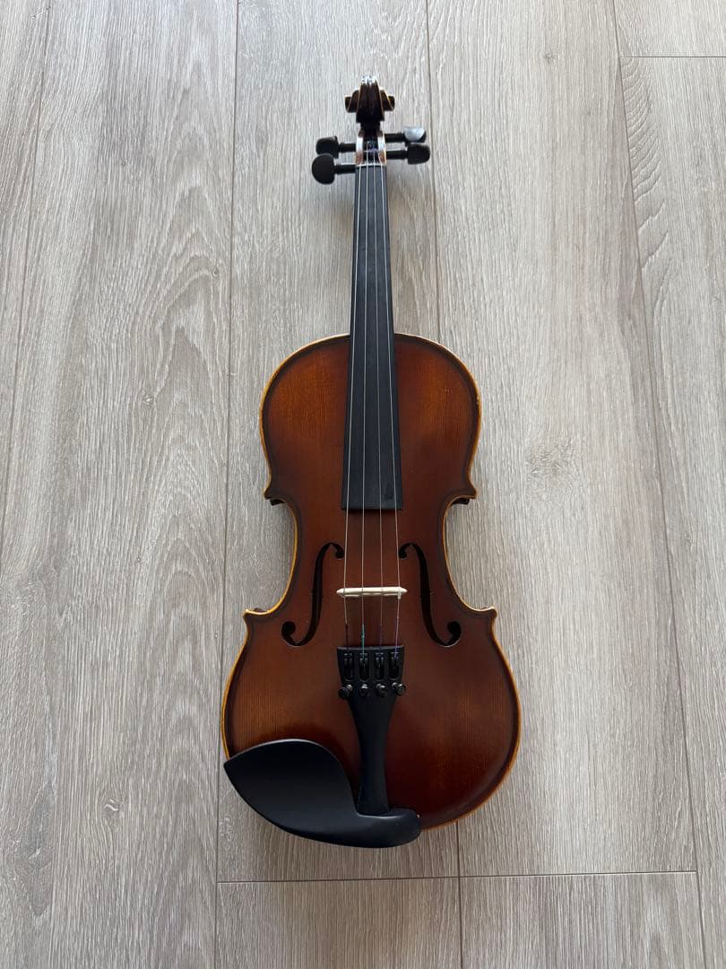 Pretorio バイオリン本体と弓、ハードケースと肩当て付き　1/2サイズ
