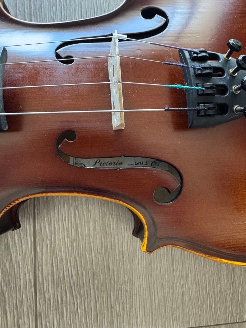 Pretorio バイオリン本体と弓、ハードケースと肩当て付き　1/2サイズ
