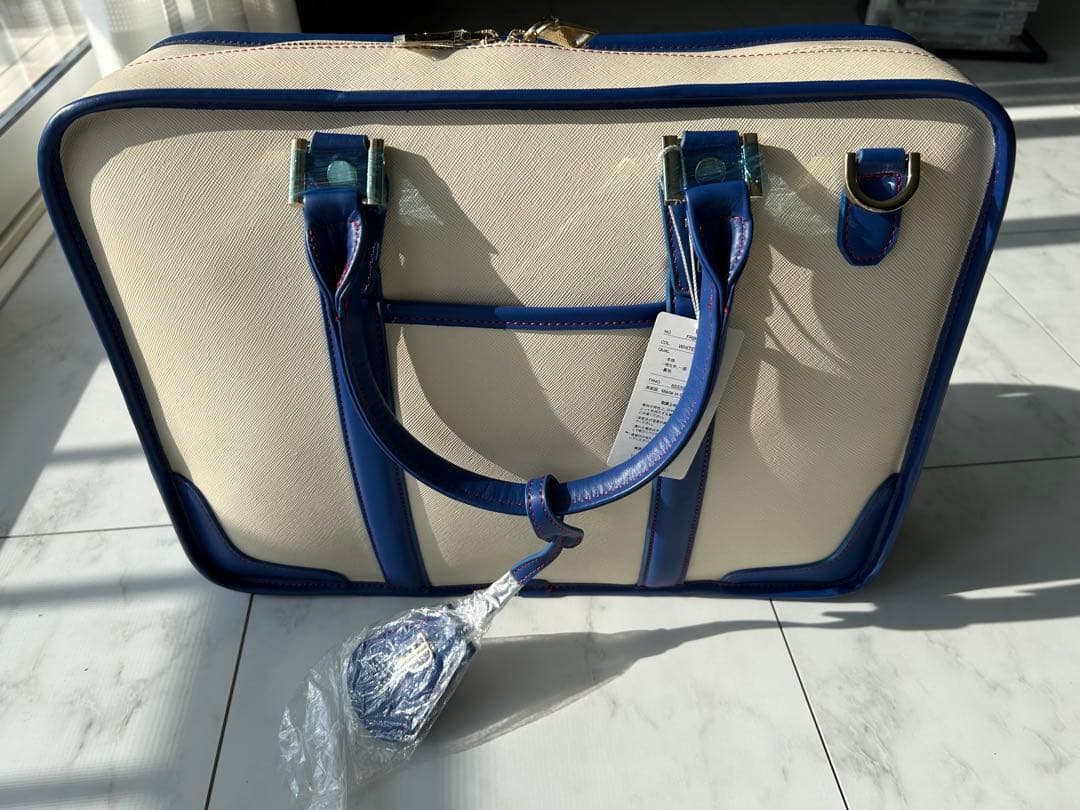 【Furbo design】フルボデザイン　ホワイトビジネスバッグ　新品未使用