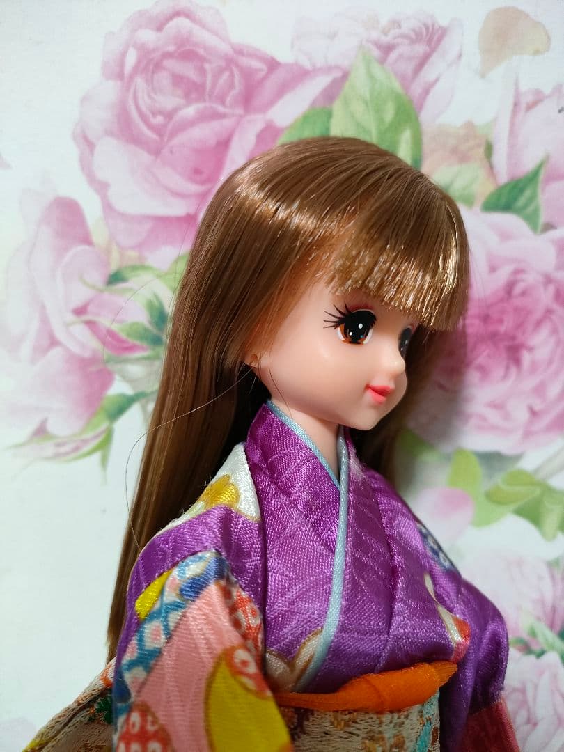 茶髪　赤いアイシャドウのジェニーちゃん　着物ジェニー？　リカちゃん
