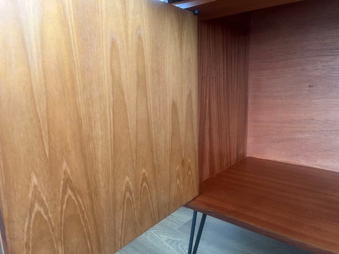 G-plan サイドボード　アイアンレッグ　ミッドセンチュリー木製キャビネット