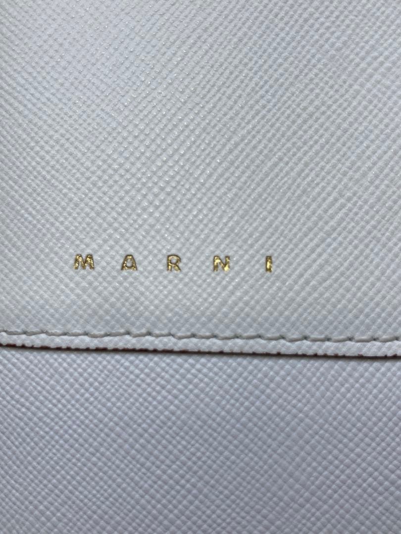 MARNI ホワイト 二つ折り財布箱付き