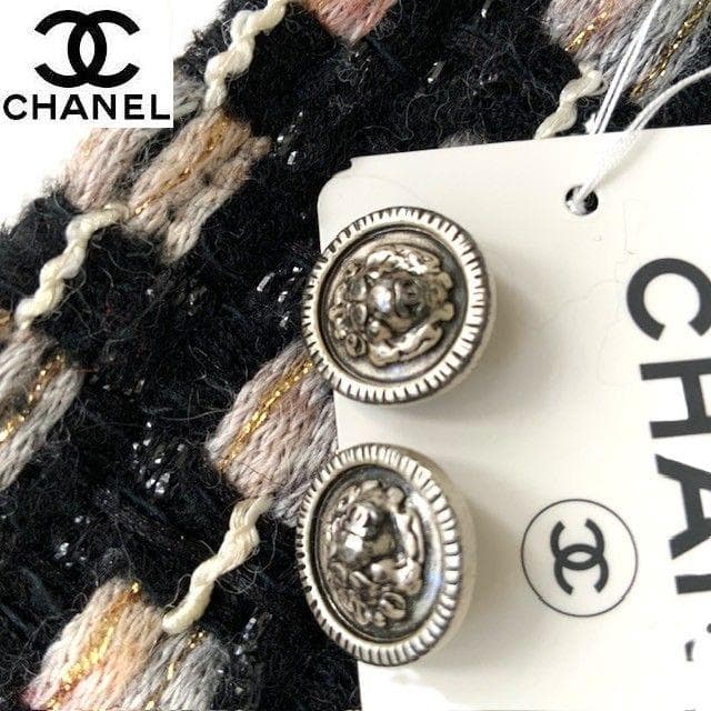 CHANEL ライオンボタン２個　セット