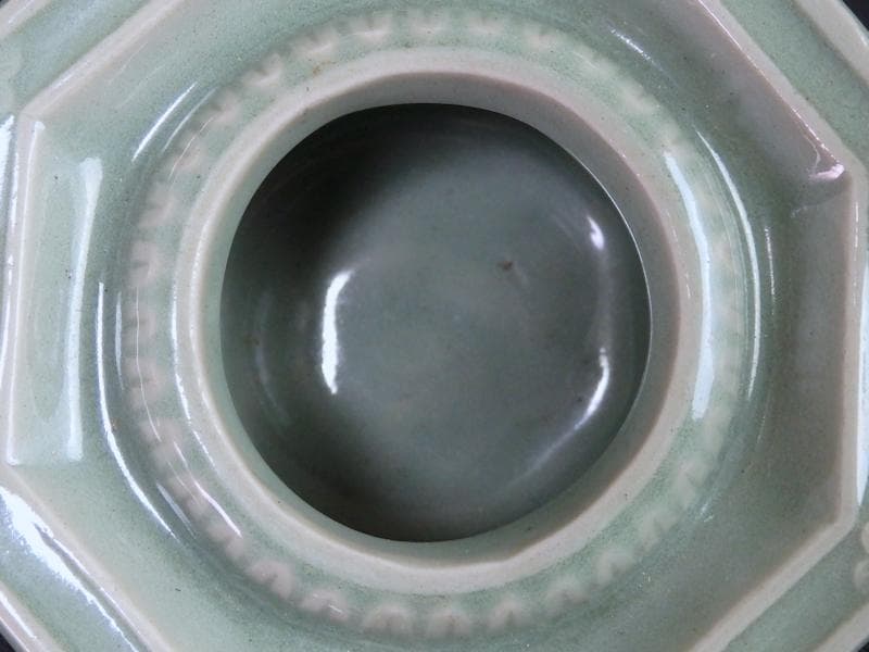 三田青磁　陽刻　壺型　八角　盃台　E251AS-CGp