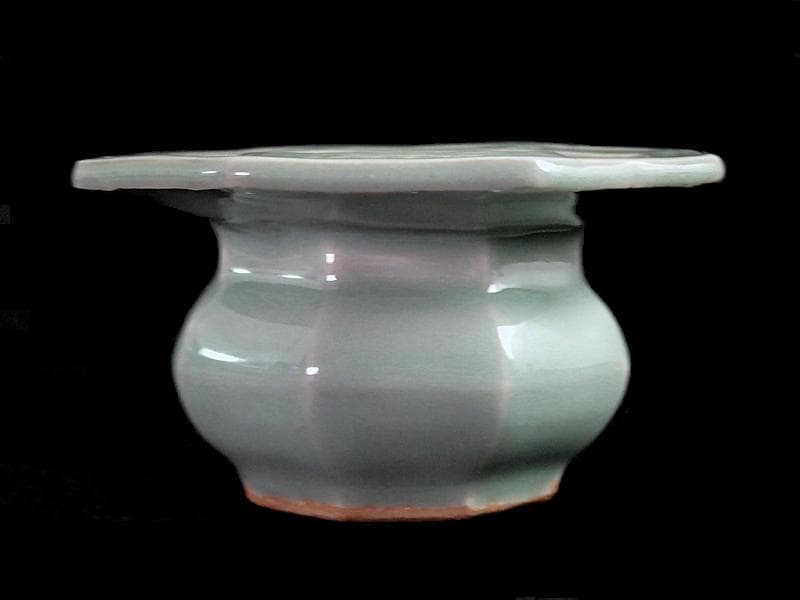 三田青磁　陽刻　壺型　八角　盃台　E251AS-CGp