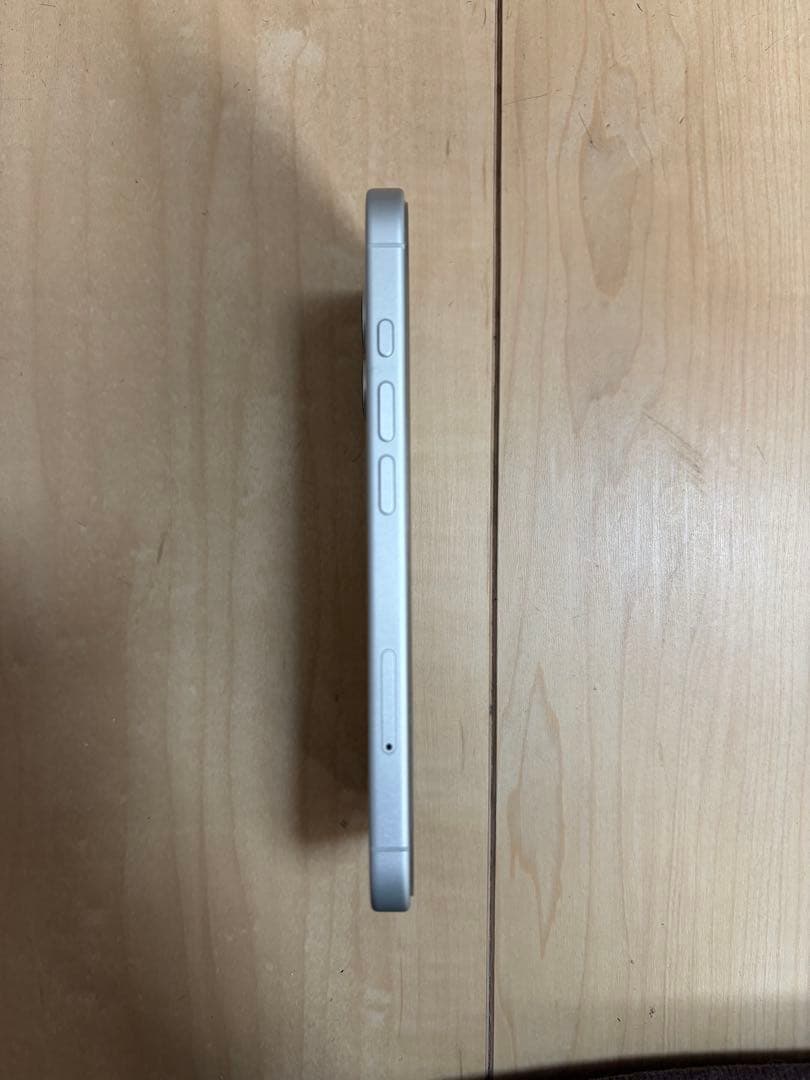 iPhone 16 ホワイト 128 GB SIMフリー