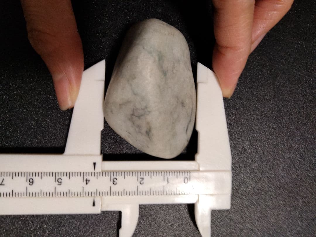 国石翡翠76g ヒスイ　ひすい　新潟県 糸魚川市姫川翡翠　原石　翡翠
早い者勝ち