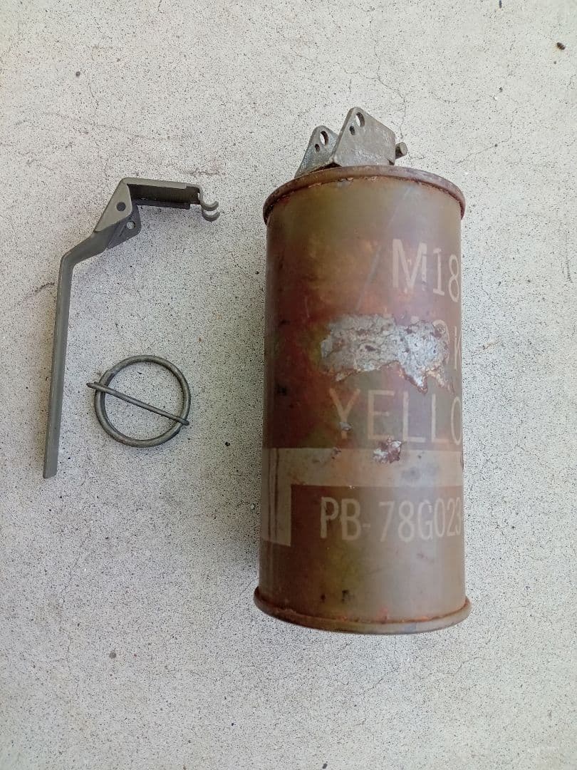 M18 スモークイエロー