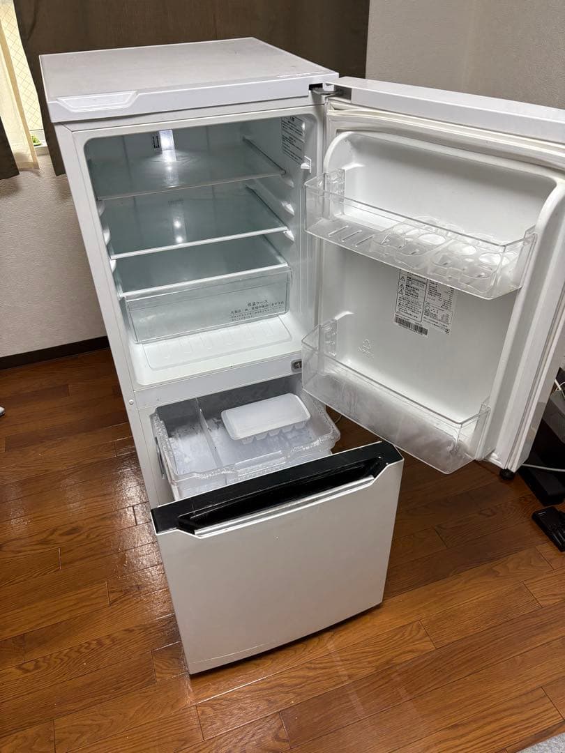 Hisense 冷蔵庫 ホワイト 下冷凍