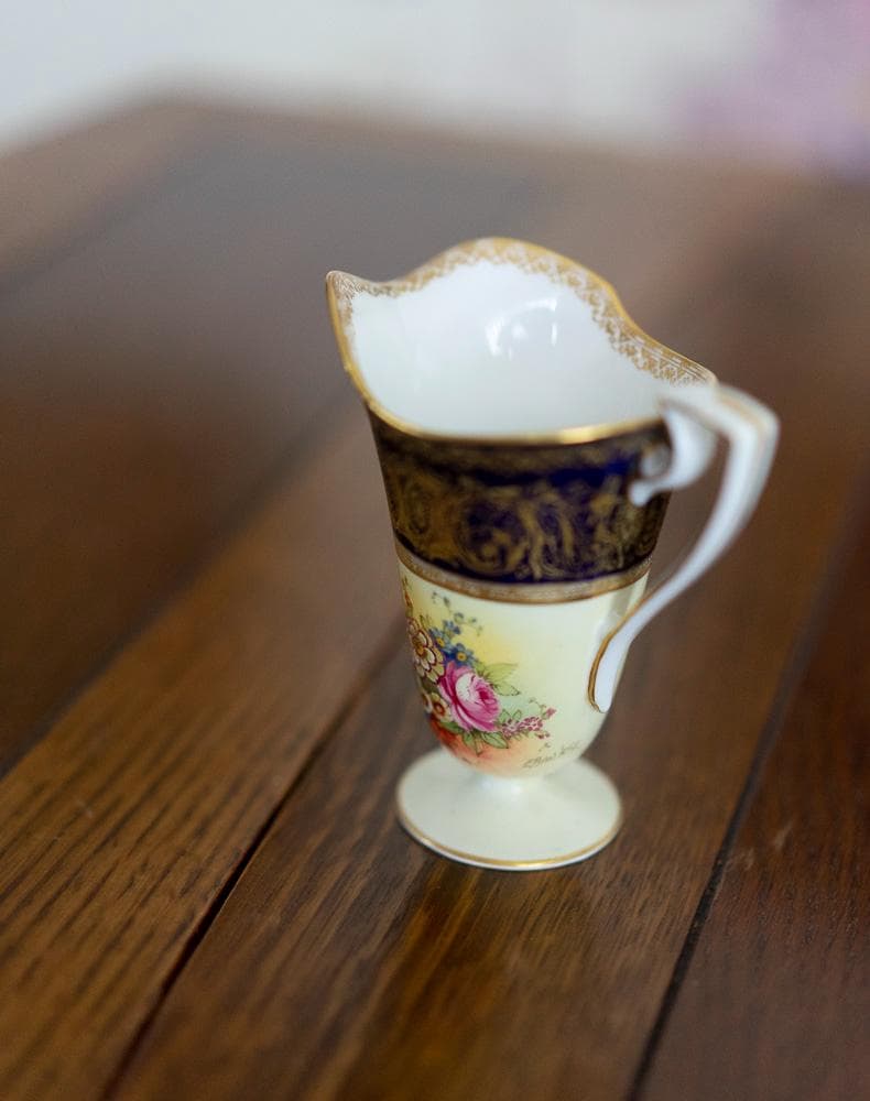 ロイヤルウースター クリーマーとシュガーボウル アーティストのサイン入り