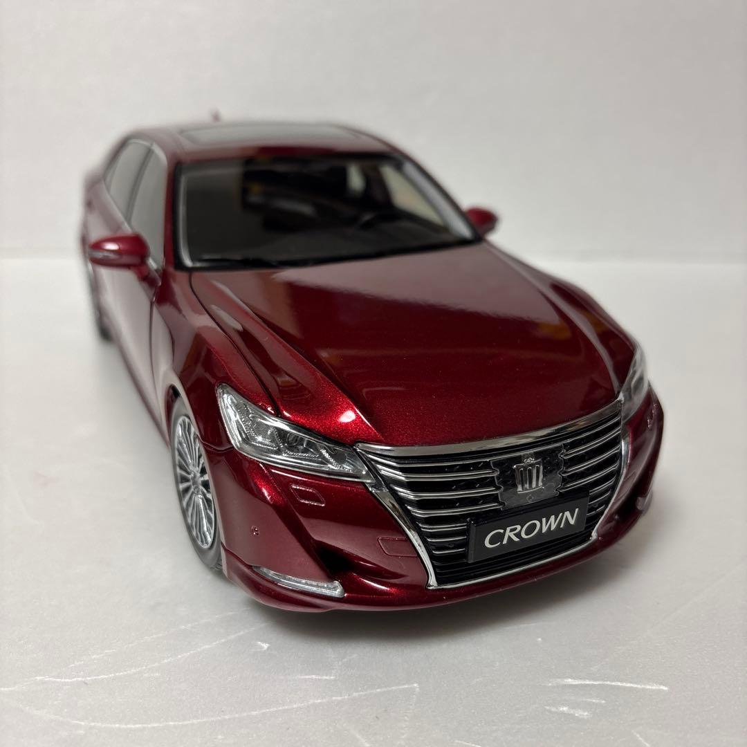 CROWN ワインレッド セダンモデル