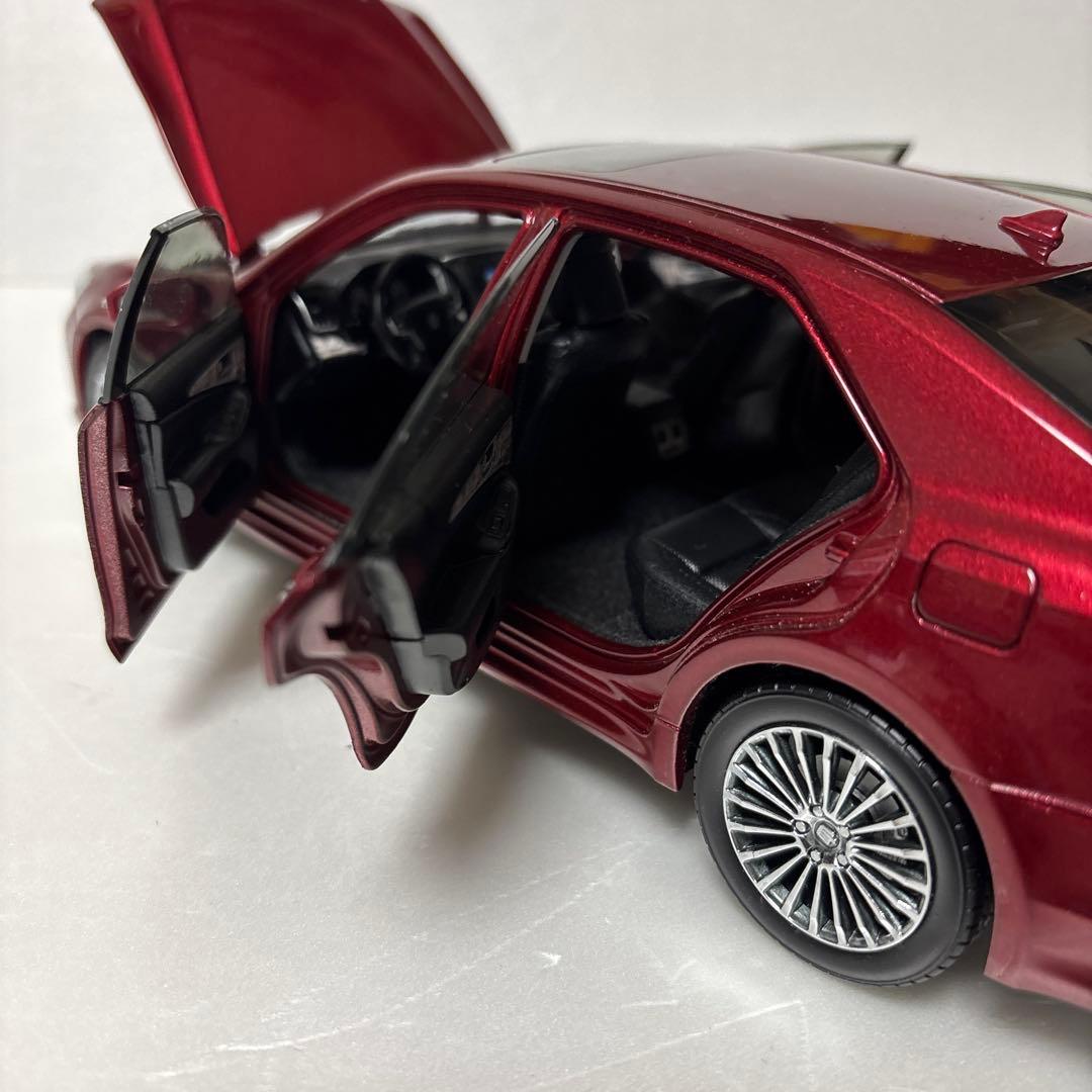 CROWN ワインレッド セダンモデル