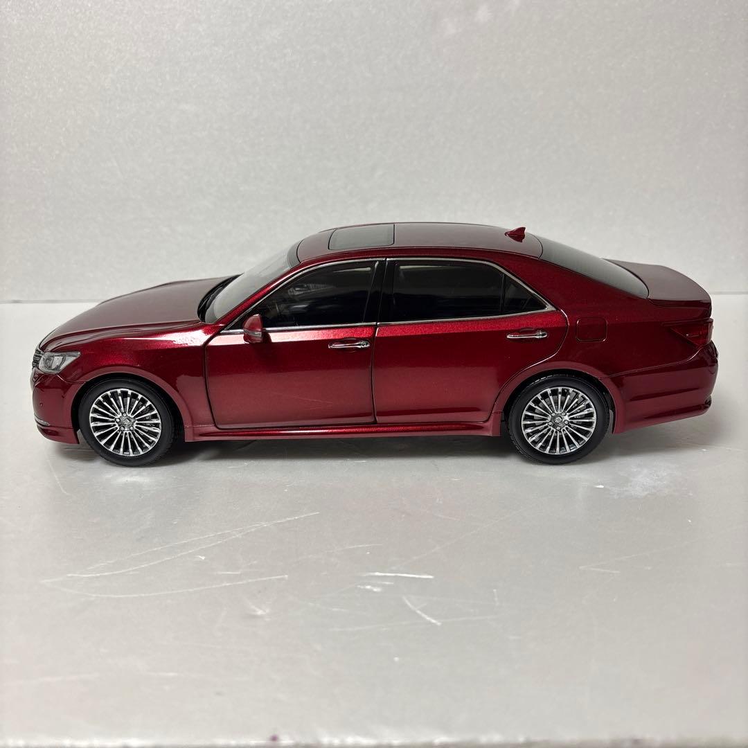 CROWN ワインレッド セダンモデル