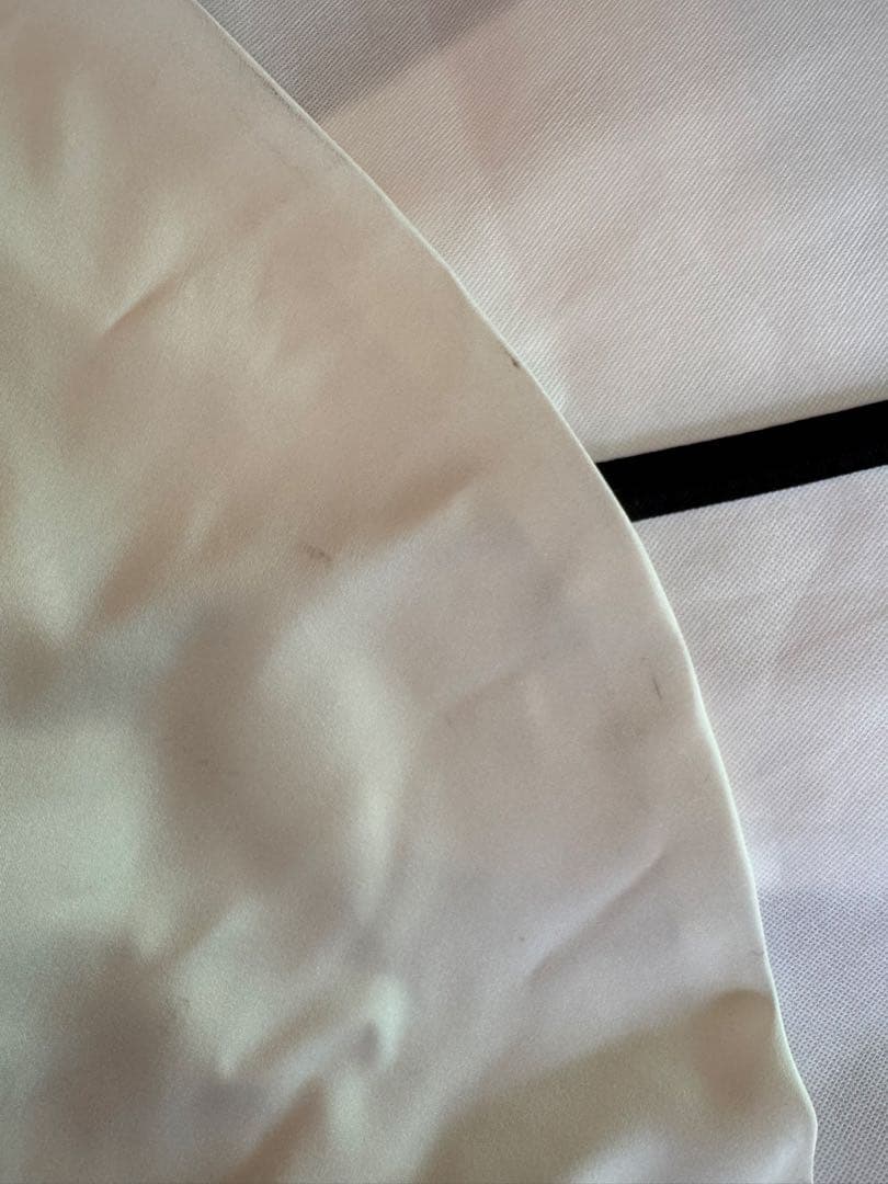 アーバンブランシュ　ウェディングドレス　Vネック　スレンダードレス　バックリボン