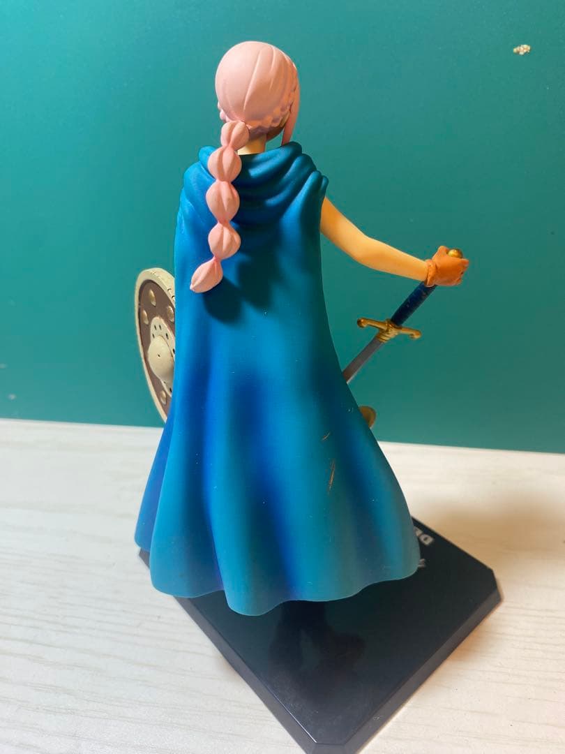 ワンピースフィギュア　レベッカ