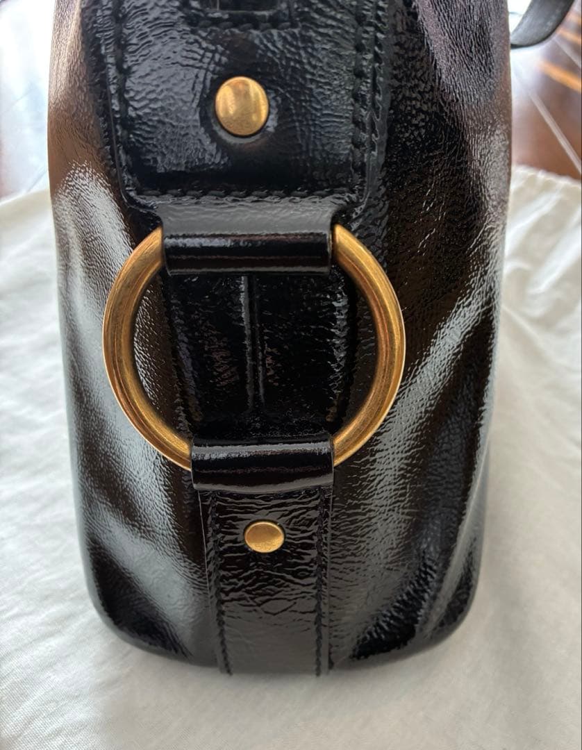 イヴ・サンローラン　ミューズ　ハンドバッグ　パテントレザー　黒