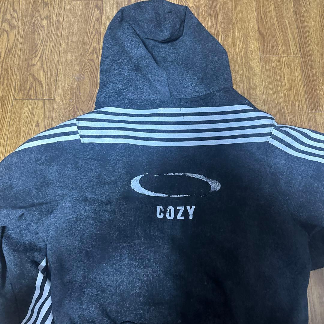 Cozyworldwide Mサイズ　フーディ　公式から購入