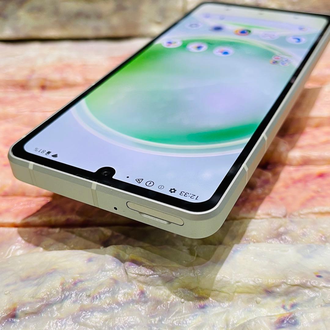 美品 SIMフリー AQUOS sense8 128GB ペールグリーン