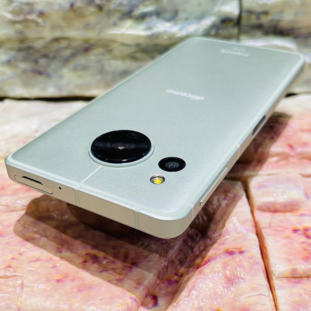 美品 SIMフリー AQUOS sense8 128GB ペールグリーン