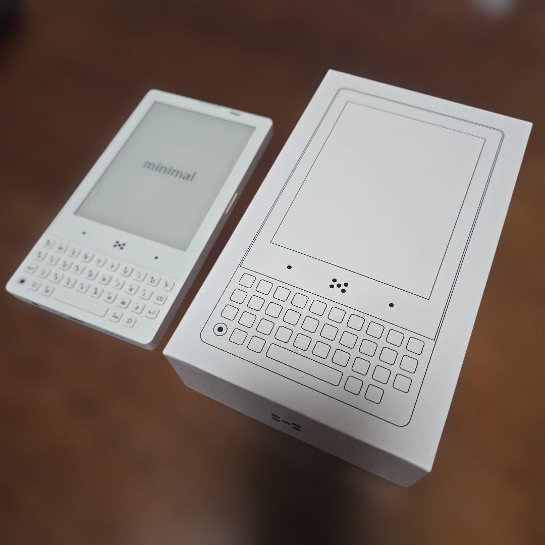 る*ん様 値下げ入札可　美品　Minimal Phone ホワイト QWERTY