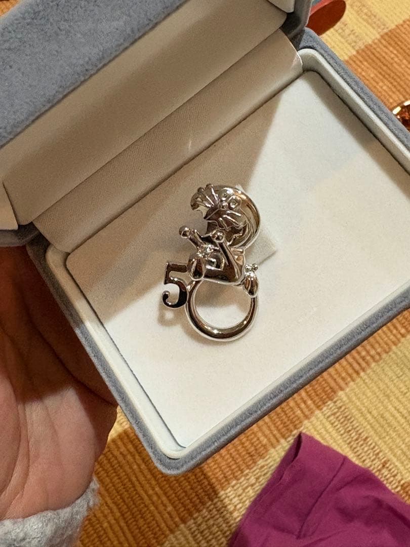 ドラえもん50周年・銀製眼鏡ホルダー