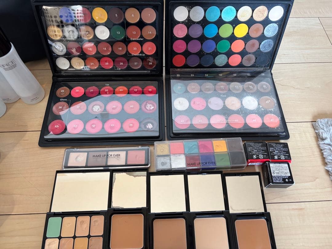 プロ用　美容学生　メイク道具一色