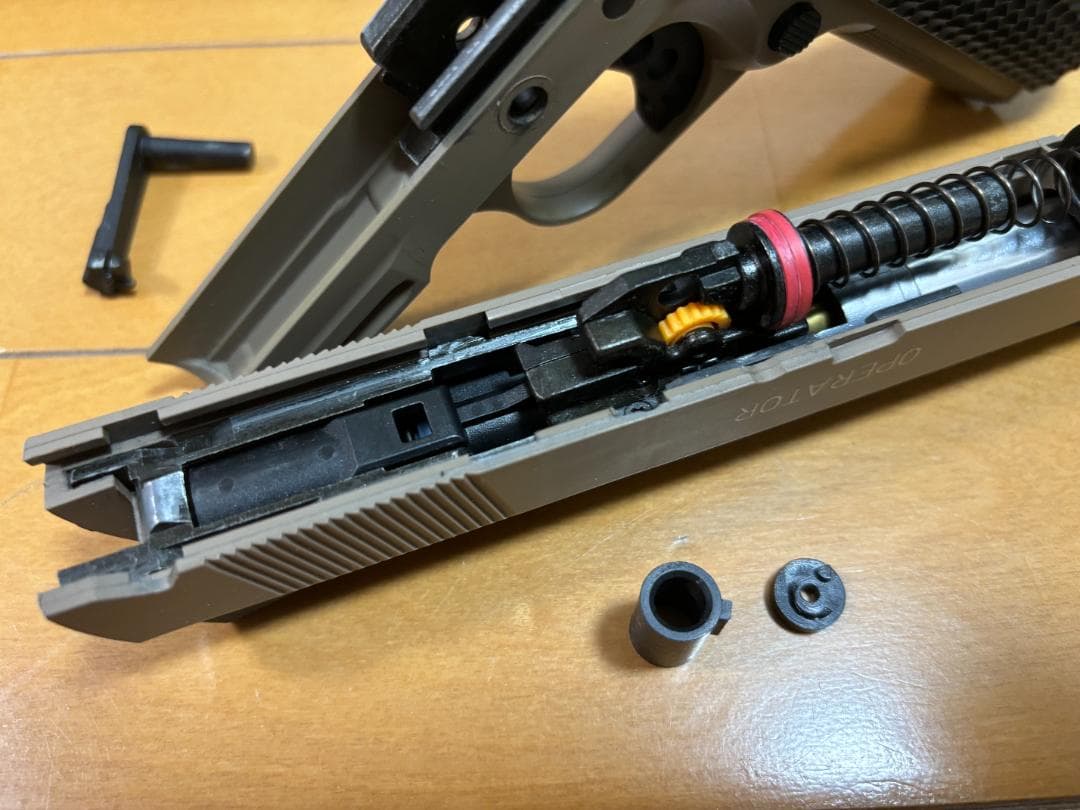 Carbon8 DOC M45 CO2ガスガン 本体とマガジン2本とCO2ボンベ