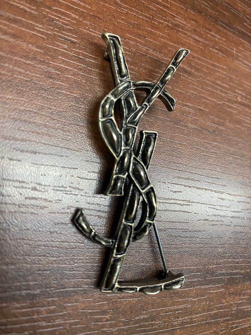 Saint Laurent サンローラン YSLオピウム クロコ型押しブローチ