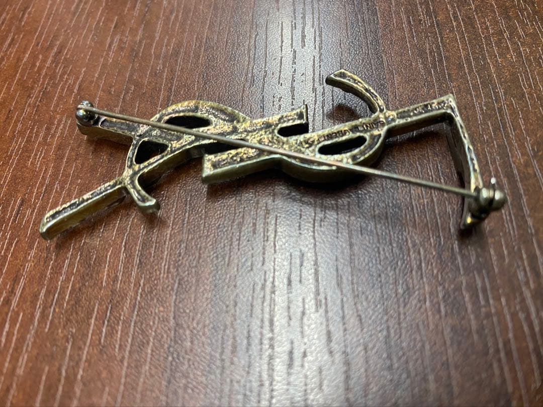 Saint Laurent サンローラン YSLオピウム クロコ型押しブローチ